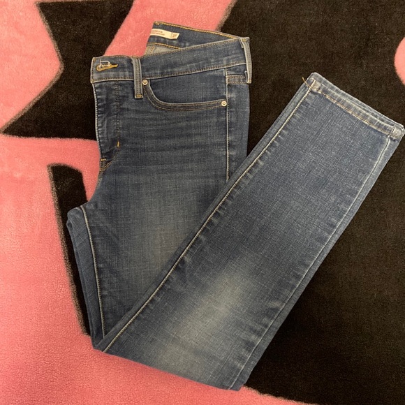 Ladies Levi’s jeans - Picture 1 of 7